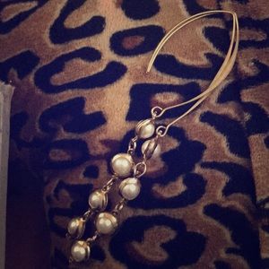 Pearls in Gold grace earrings